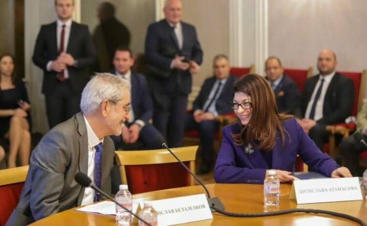 Адвокатски колегии от цялата страна се обявиха срещу избора на Атанасова и Белазелков в КС