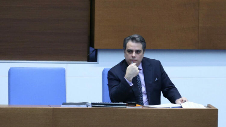 Асен Василев: Банките поставят ограничителни пречки за откриване на безплатни банкови сметки
