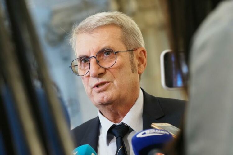 Хинков обяви, че е спирал конкурси за директори на болници под натиск