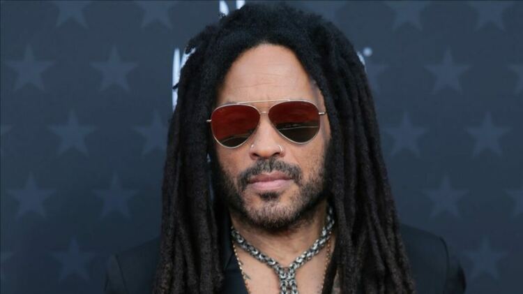 Lenny Kravitz изпълни селекция от хитове и взе наградата „Музикална икона“