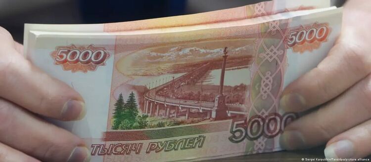 Руската икономика не се срина. Защо?