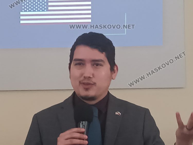 Американски дипломат в Кърджали: Приобщаването е в основата на малцинствената политика в САЩ