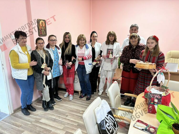 Баба Марта дари със здраве и любов всички в димитровградската болница