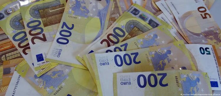 Стотици милиарди евро в брой: Къде са всички тези пари