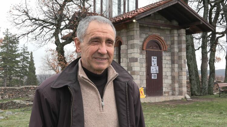 Вандали обират стотинките, оставени от миряните за свещи, в параклиса „Свети Дух“ 