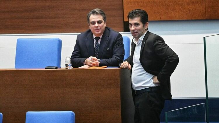„Продължаваме промяната“ се сдоби с два партийни офиса