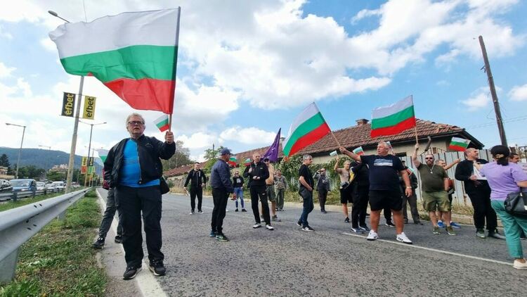 Миньори и енергетици ще блокират пътни артерии в Старозагорско и Нова Загора с автошествие утре