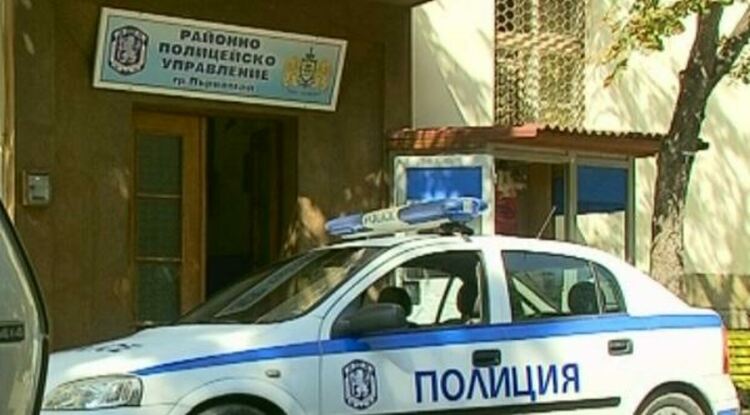 Общината помага на полицията с автомобил