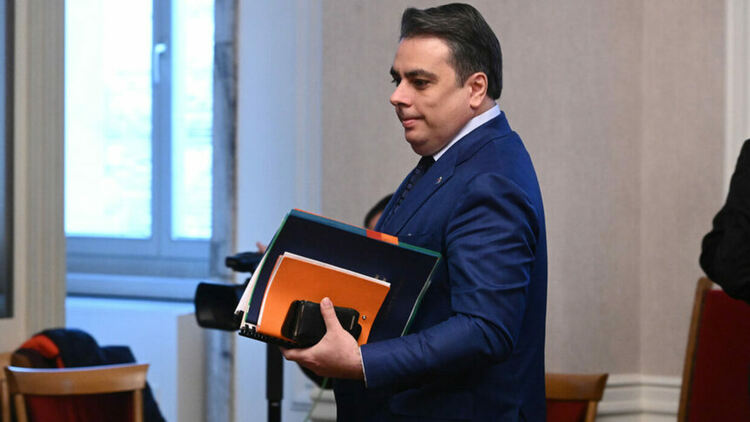 Асен Василев: Покровителите на контрабандата имат интерес от ставащото в митниците
