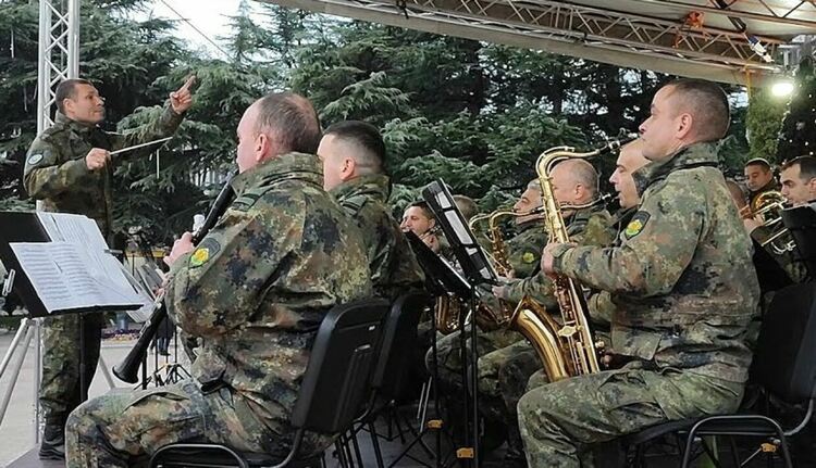 Военният духов оркестър на Втора Тунджанска механизирана бригада с концерт на пл. “Свобода“