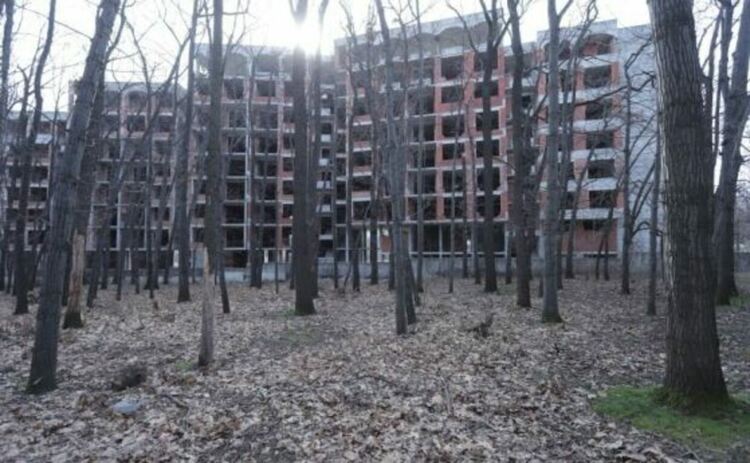 Детска болница няма, но 8 отдела с чиновници получават заплати за нея