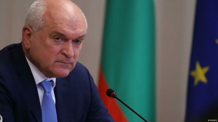 За какво ни е Главчев? Направо ДАНС да поеме управлението.