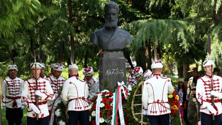 Прекланяме се пред Ботев и загиналите за свободата на България