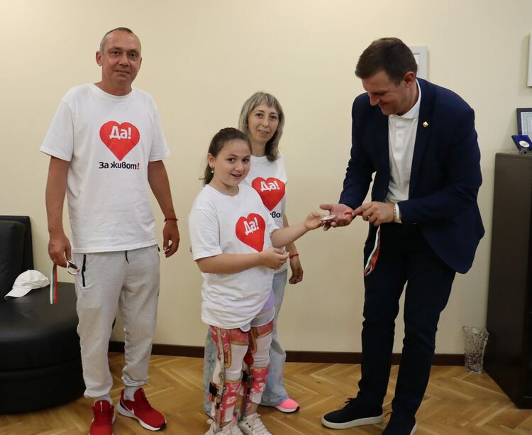 Христо Трендафилов подари на Хасково медалите си от Националните спортни игри за трансплантирани 