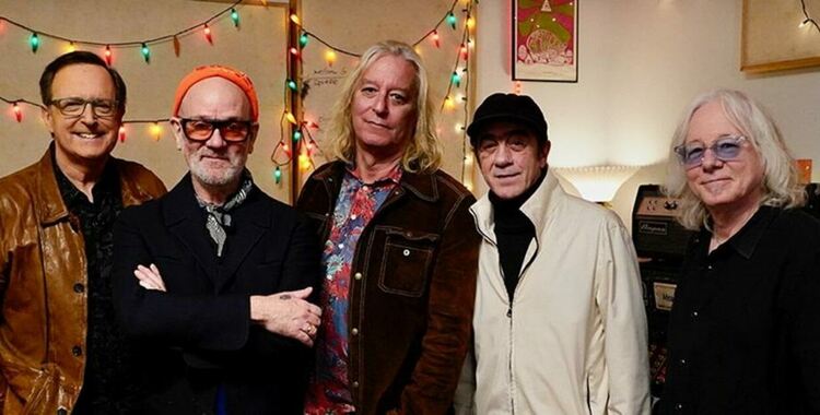 R.E.M. се събраха отново на сцената