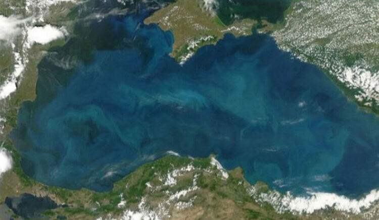  НАСА съобщи, че Черно море е изменило рязко цвета си. Има опасност от масово измиране на обитателите му