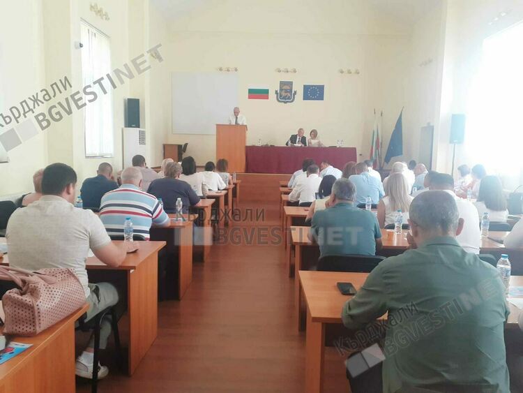 Общинският съвет прие нови цени на таксиметровите услуги в Кърджали
