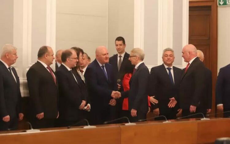 Администрацията ни все повече заприличва на аристокрация