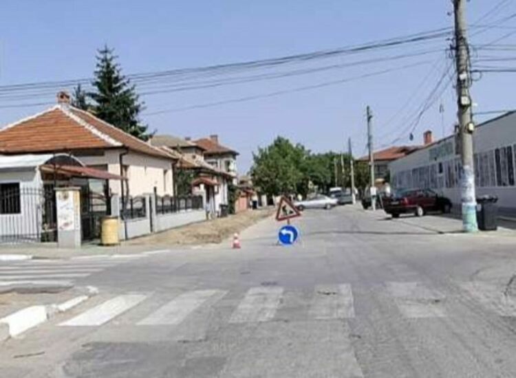 Заради ремонти е ограничено движението по две улици в Първомай