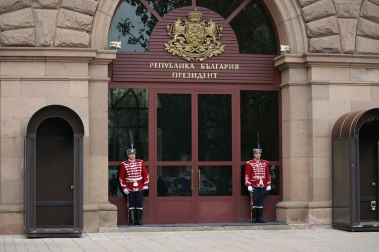Президентът връчва втория мандат за кабинет на ПП-ДБ