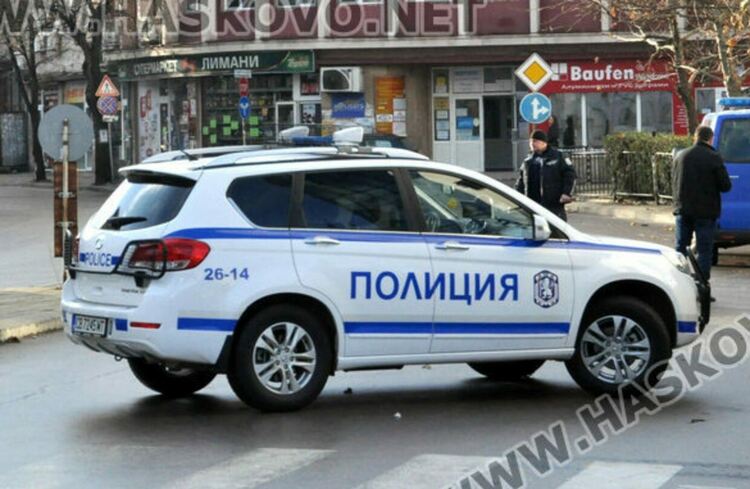 Дрогиран водач катастрофира с БМВ, откриха наркотици в дома му