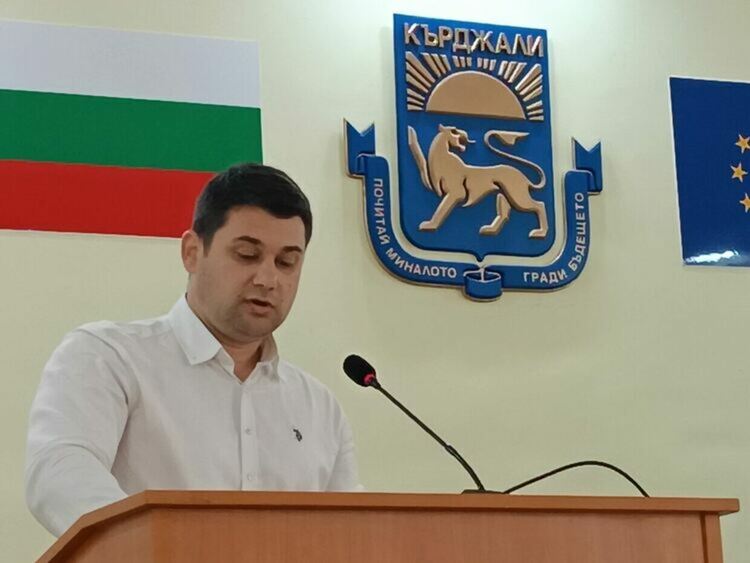 Руслан Терзиев от ГЕРБ:Каква ще бъде съдбата на терена на недостроеното училище във "Възрожденци"?