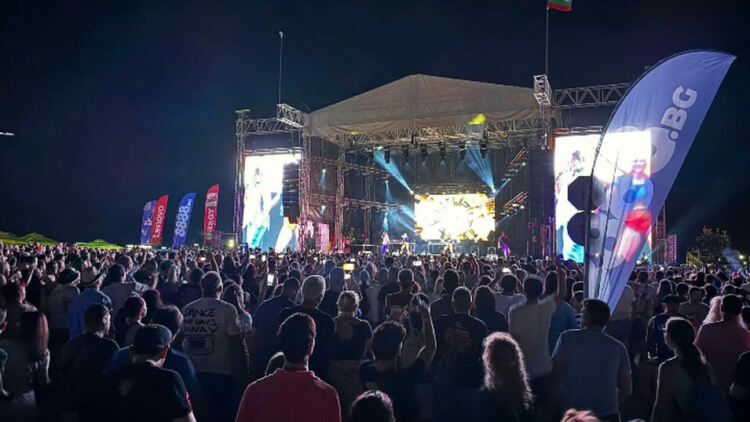 Хиляди танцуваха под дъжда на SPICE Music Festival