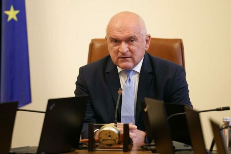 Главчев: Гасихме пожари, запазихме хладнокръвие, въпреки политическите провокации