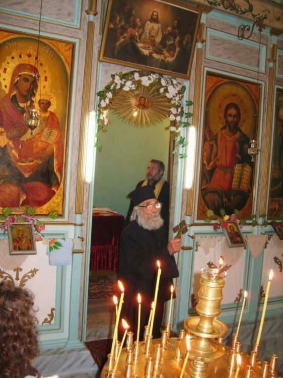 Откриват втори паметник на отец Аролски в Златоград