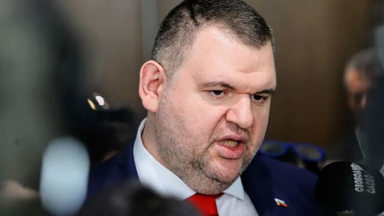Явно Пеевски ще прави своя партия