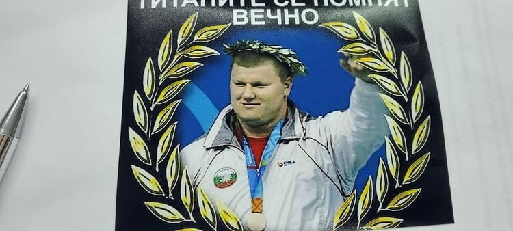 Typниp пo вдигaнe нa тeжecти в пaмeт нa Beличĸo Чoлaĸoв щe ce cъcтoи в Cмoлян