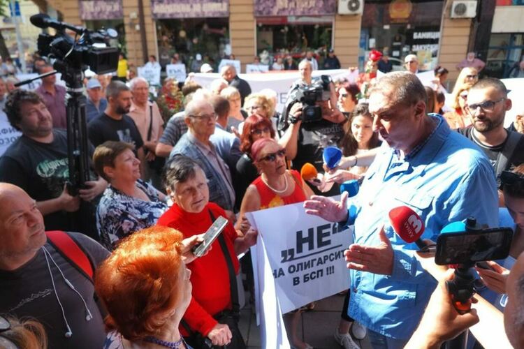 Напрежение пред централата на БСП
