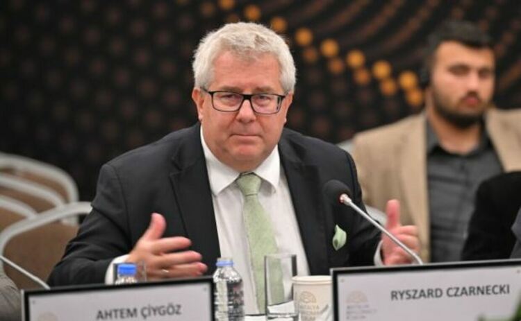 Тротитентки, велосипеди, камиони: Бившият зам-.шеф на ЕП обвинен за фалшифициране на пътни разходи