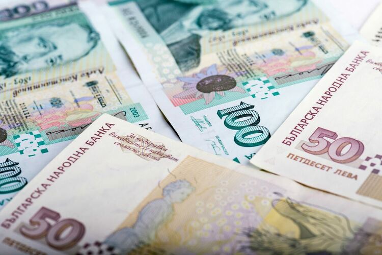 Средният осигурителен доход за страната за август е 1642,10 лева