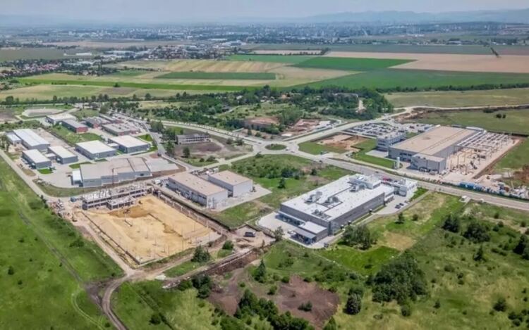 Пари на държавно дружество са харчени за бижута и парфюми