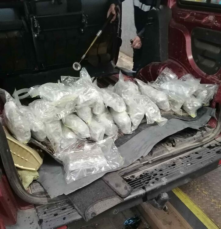 Хванаха марихуана във вакуумирани пакети в резрвоар на лека кола