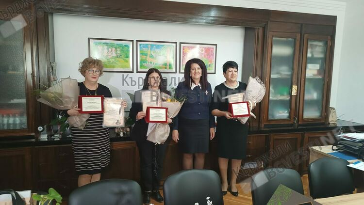 Удостоиха трима педагози от Кърджали и областта с наградата Съвременен будител