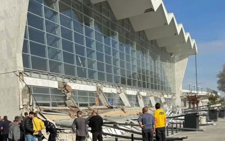 Козирката на гарата в Нови Сад рухна и уби 8 души