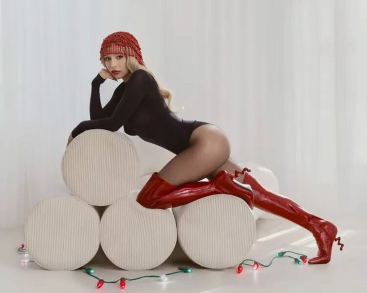 Ava Max открива празничния сезон с нова песен