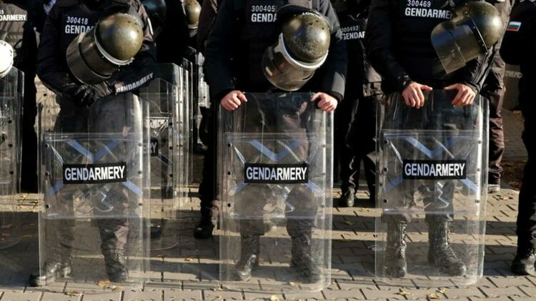 Множество протести блокираха центъра на София, вече има задържан