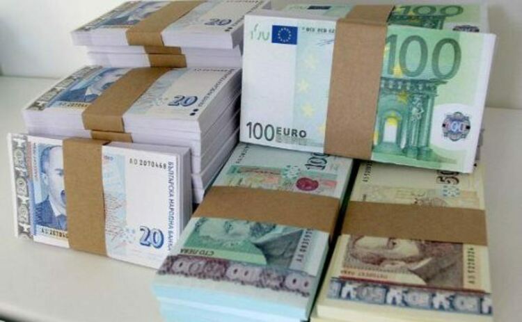 Задържаха четирима за кражба на 200 000 лв. и 28 грама злато от къща