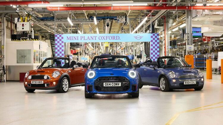 Новото MINI Cooper Cabrio излезе от завода на марката в Оксфорд