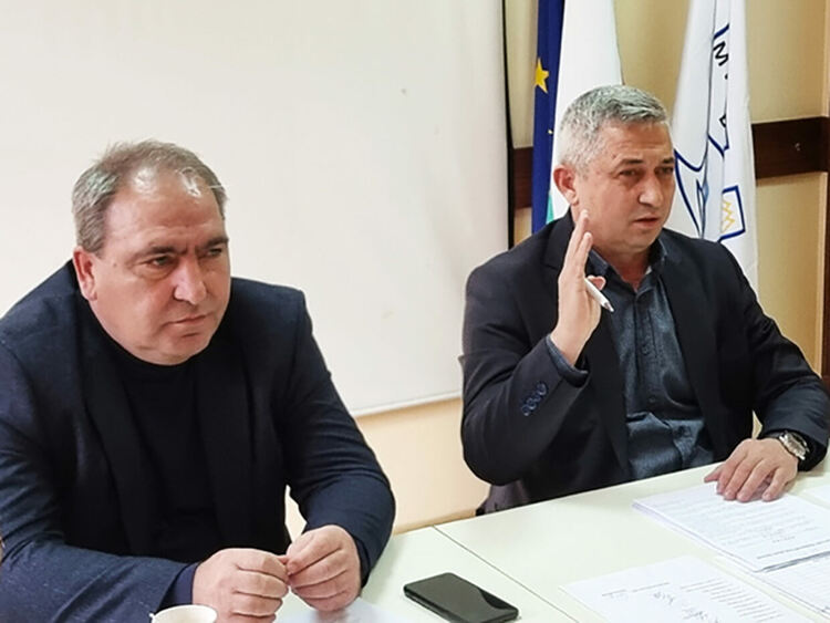 Обсъдиха читалищната дейност и парите за чистота в Минерални бани
