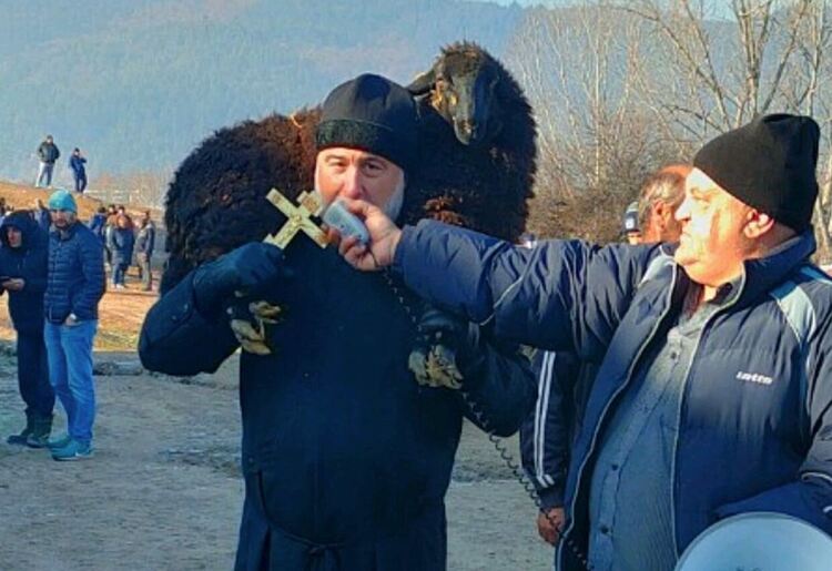 Живата верига около чумата във Велинград е горчиво доказателство: Руската дезинформация работи у нас