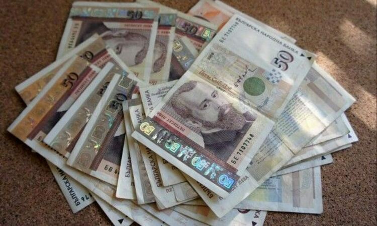 Откраднаха 2000 лева от офис в Хасково, поставени в рамка на стена