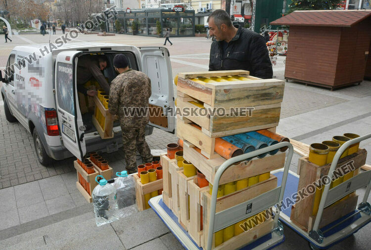 Доставиха зарята за тържественото запалване светлините на елхата в Хасково