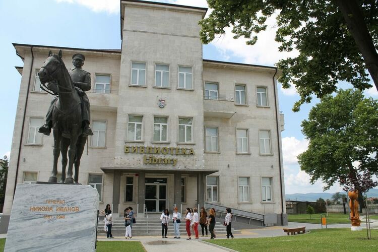 Библиотеката в Свиленград обновява компютрите
