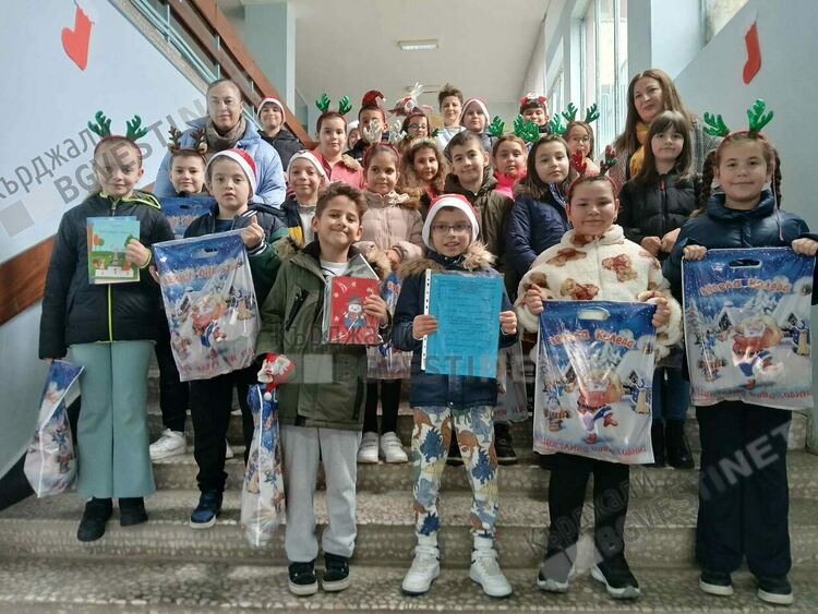 Деца подготвят със седмици изненада за деца!