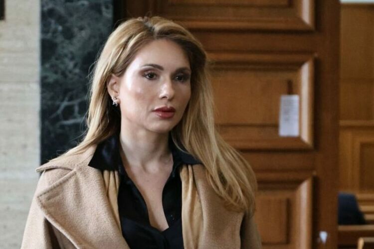 „Девойката“ от хазартния скандал: Божков ми предлагаше по 10 000 лв. на ден