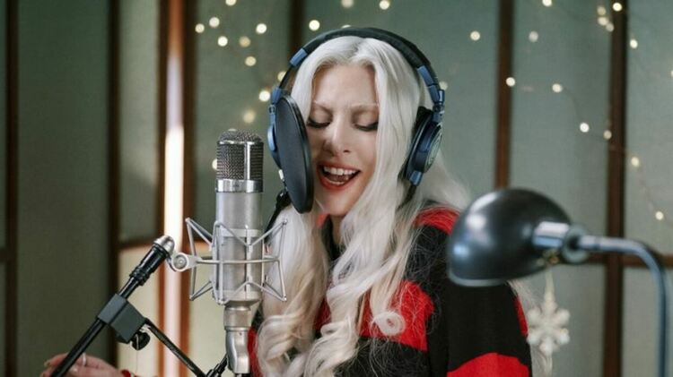 Lady Gaga издаде коледна песен 